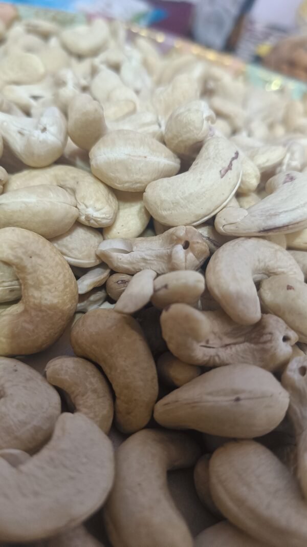 Loose Cashews: A Healthy and Delicious Snack 500g - Image 2